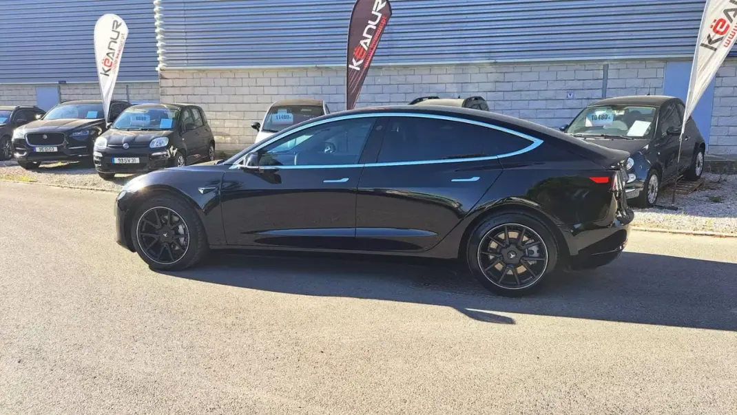 Tesla Model 3 2019 - 22500 EUR, 113000 km - AUTO.MOTO.pt - 113000km - foto 27 de 53