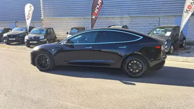Tesla Model 3 2019 - 22500 EUR, 113000 km - AUTO.MOTO.pt - 113000km - foto 27 de 53