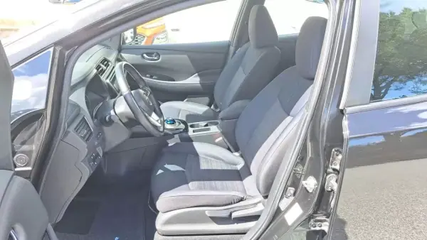 Nissan Leaf 2018 - 12890 EUR, 62000 km - AUTO.MOTO.pt - 62000km - foto 26 de 45