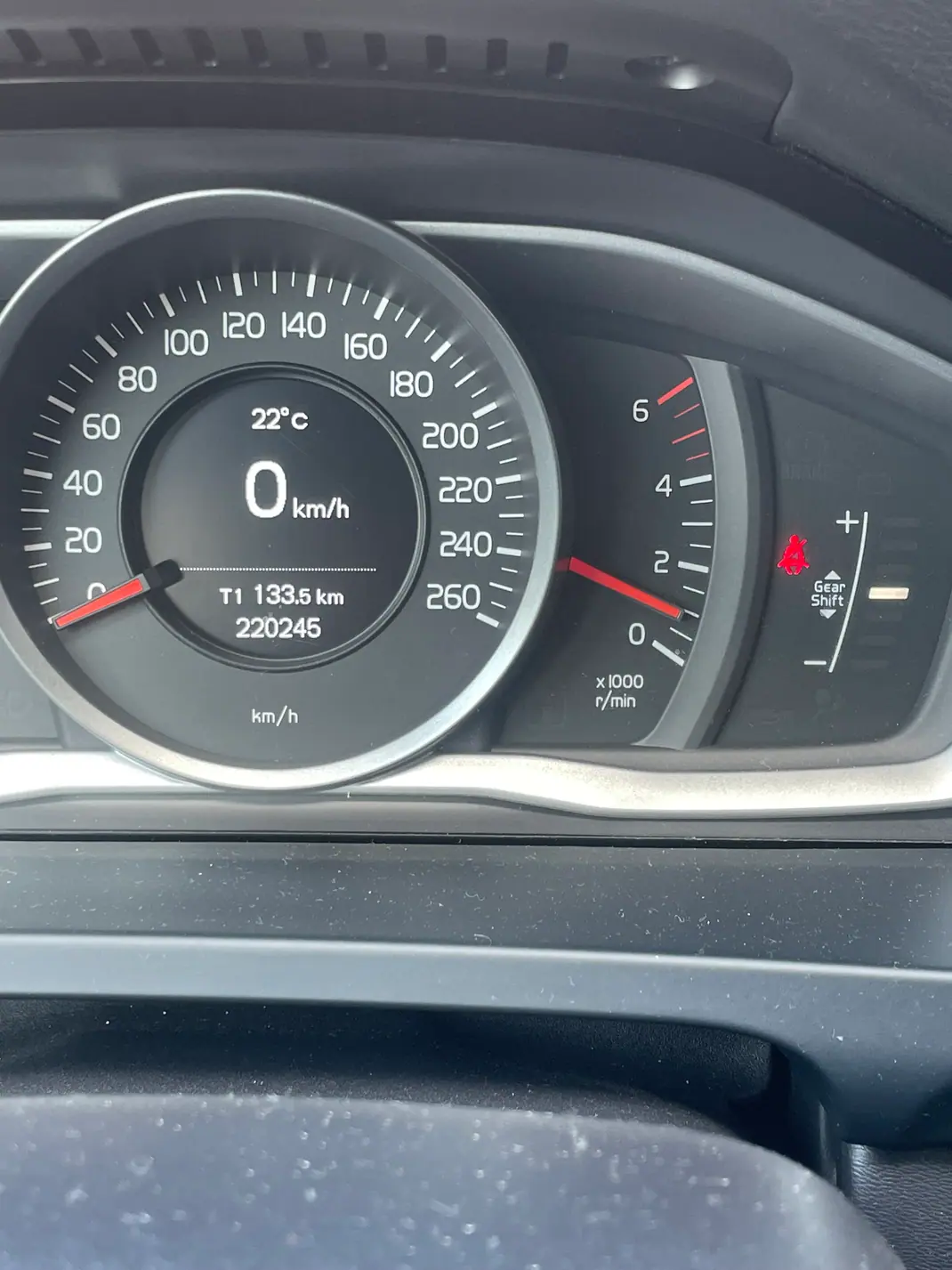 Volvo V60 2014 - 7750 EUR, 220000 km - 220000km - foto 9 de 13