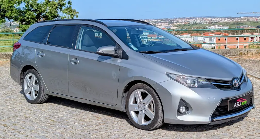 Toyota Auris Touring Sports 2014 - 8250 EUR, 285890 km - AUTO.MOTO.pt - 285890km - foto 5 de 21
