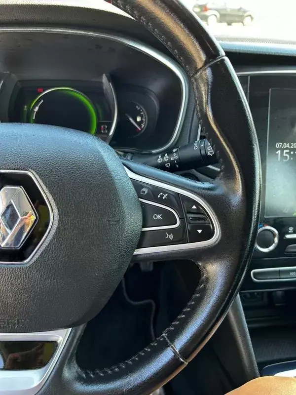 Renault Mégane 2019 - 14250 EUR, 135000 km - AUTO.MOTO.pt - 135000km - foto 28 de 39