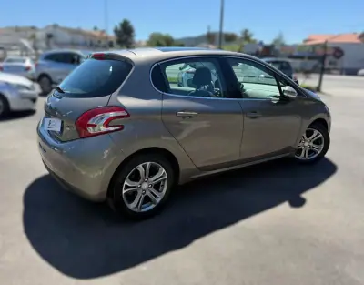 Peugeot 208 2012 - 8250 EUR, 221000 km - AUTO.MOTO.pt - 221000km - foto 6 de 21