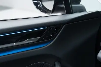 Porsche Macan 2025 - 89950 EUR, 8000 km - AUTO.MOTO.pt - 8000km - foto 24 de 57