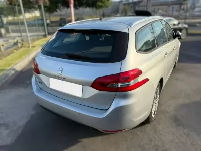 Peugeot 308 SW 2015 - 12900 EUR, 162000 km - AUTO.MOTO.pt - 162000km - foto 8 de 13