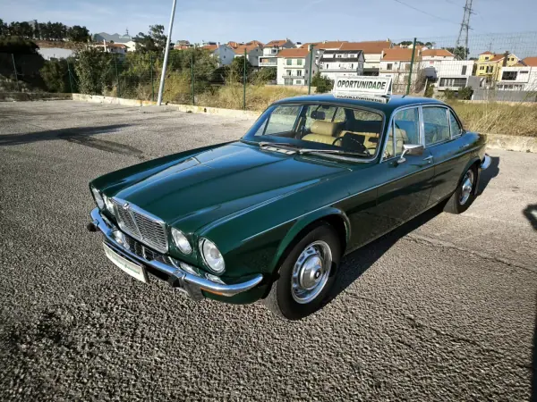 Jaguar XJ6 1976 - 24950 EUR, 47777 km - AUTO.MOTO.pt - 47777km - foto 17 de 60