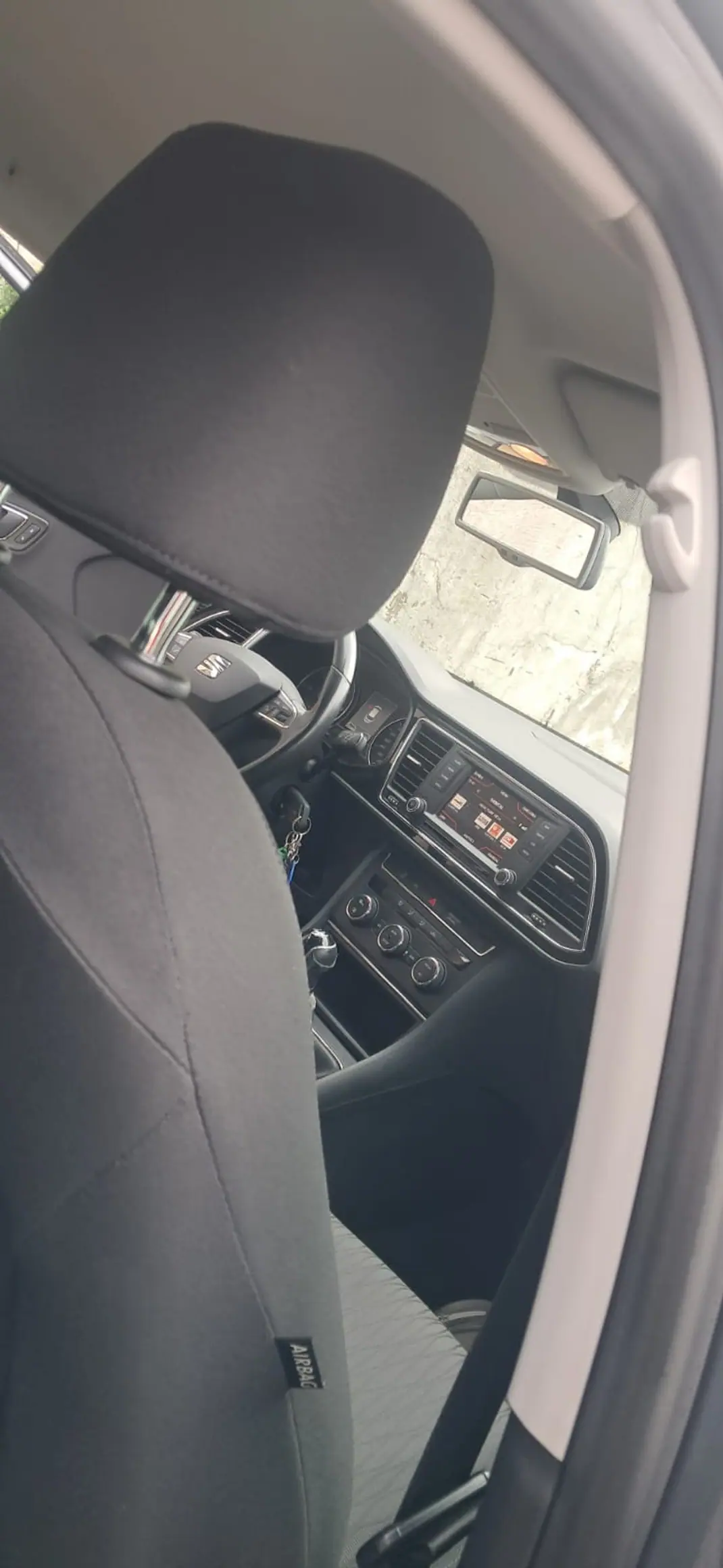 SEAT Leon ST 2015 - 7250 EUR, 220000 km - AUTO.MOTO.pt - 220000km - foto 6 de 15