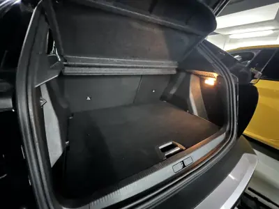 Peugeot e-2008 2020 - 18990 EUR, 50000 km - AUTO.MOTO.pt - 50000km - foto 50 de 51