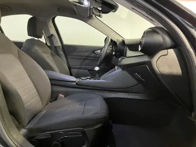 Alfa Romeo Giulia 2016 - 18500 EUR, 153000 km - AUTO.MOTO.pt - 153000km - foto 15 de 35