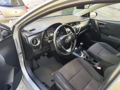 Toyota Auris Touring Sports 2015 - 12980 EUR, 229000 km - AUTO.MOTO.pt - 229000km - foto 23 de 39