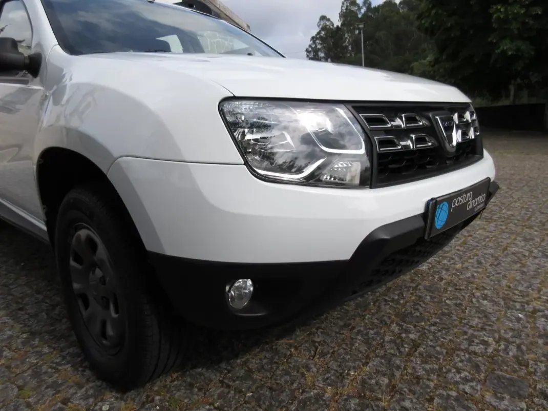 Dacia Duster 2015 - 10990 EUR, 208000 km - AUTO.MOTO.pt - 208000km - foto 12 de 35