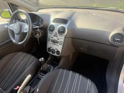 Opel Corsa 2010 - 5100 EUR, 183000 km - AUTO.MOTO.pt - 183000km - foto 12 de 23