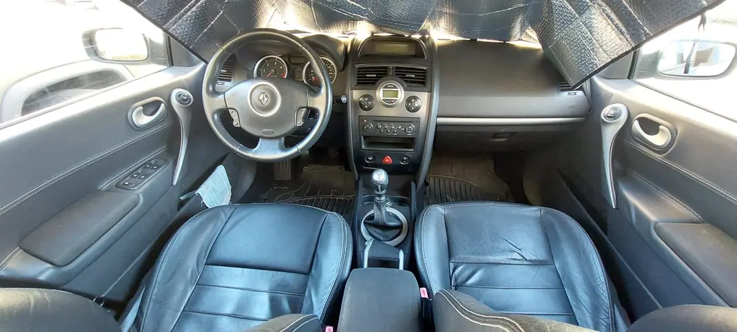 Renault Mégane Break 2008 - 2800 EUR, 260000 km - AUTO.MOTO.pt - 260000km - foto 4 de 12
