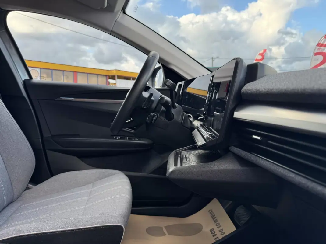 Renault Mégane E-Tech 2022 - 22500 EUR, 73000 km - AUTO.MOTO.pt - 73000km - foto 33 de 36