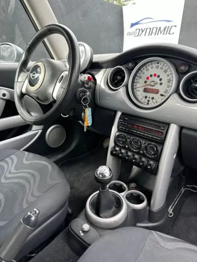 MINI Cooper 2004 - 7000 EUR, 214300 km - AUTO.MOTO.pt - 214300km - foto 6 de 9