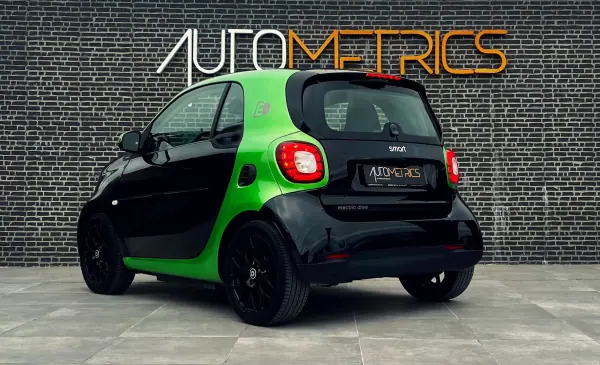 Smart Fortwo Cabrio 2017 - 11750 EUR, 74000 km - AUTO.MOTO.pt - 74000km - foto 8 de 14