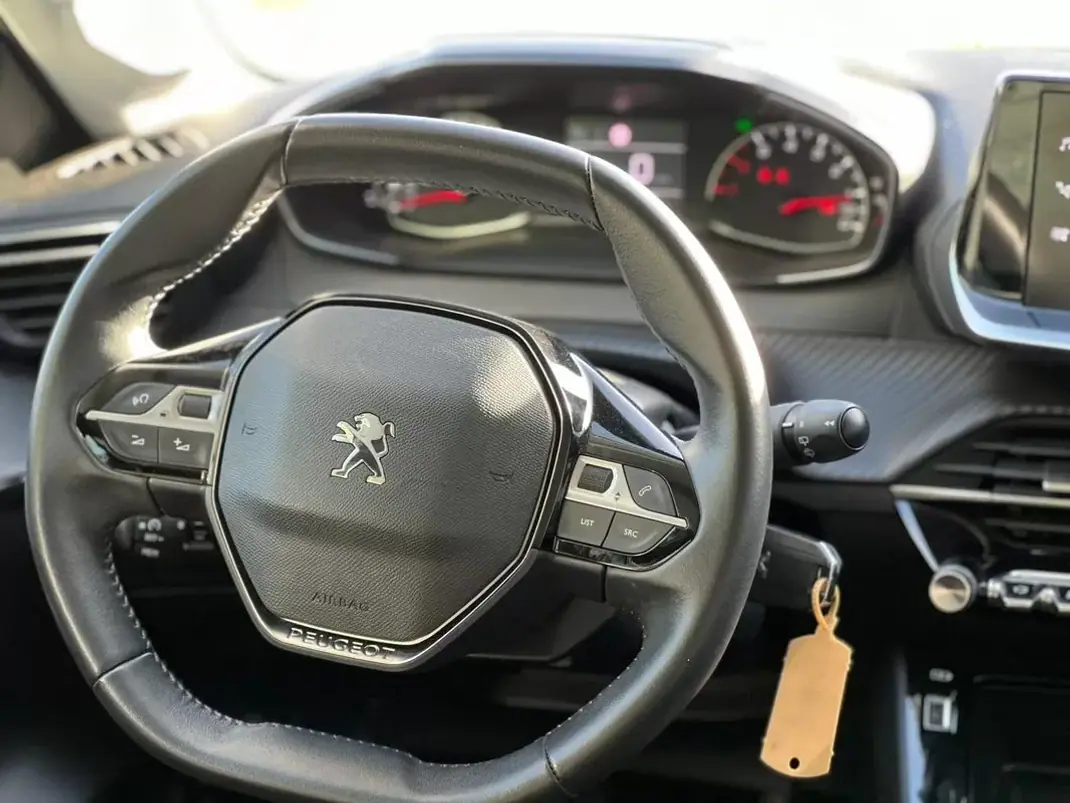 Peugeot 208 2022 - 13990 EUR, 29991 km - AUTO.MOTO.pt - 29991km - foto 3 de 27