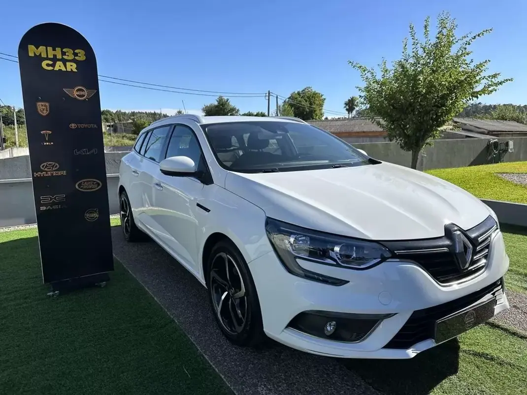 Renault Mégane Sport Tourer 2017 - 9900 EUR, 190000 km - AUTO.MOTO.pt - 190000km - foto 1 de 60