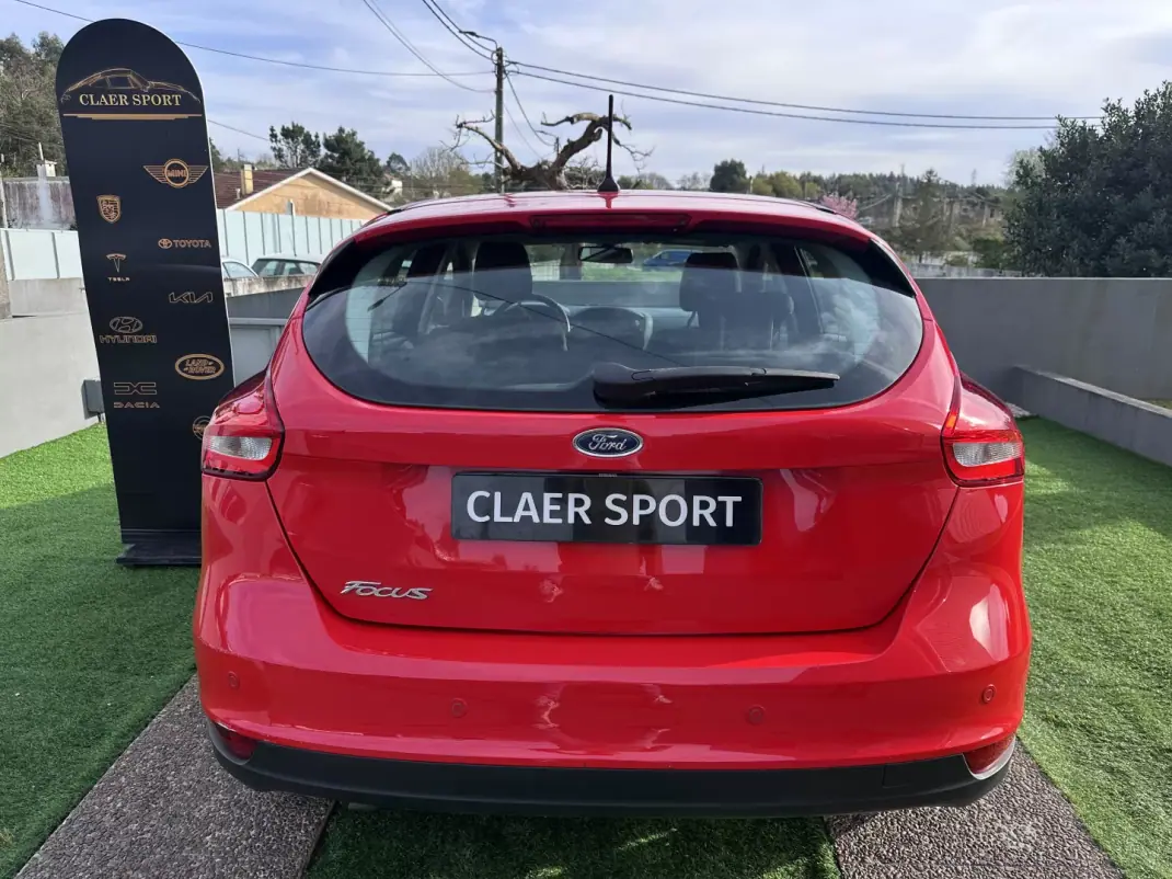 Ford Focus 2017 - 9900 EUR, 190000 km - AUTO.MOTO.pt - 190000km - foto 9 de 50