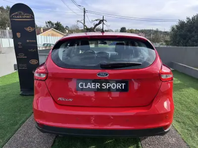 Ford Focus 2017 - 9900 EUR, 190000 km - AUTO.MOTO.pt - 190000km - foto 9 de 50