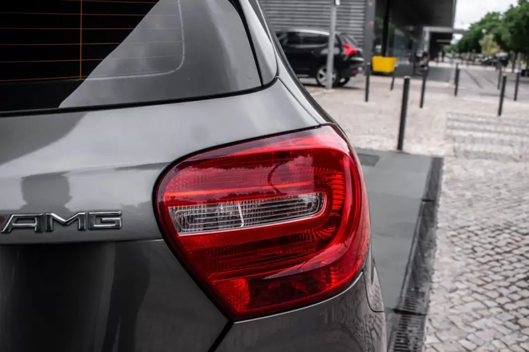 Mercedes-Benz A 180 2015 - 13990 EUR, 263650 km - AUTO.MOTO.pt - 263650km - foto 10 de 34