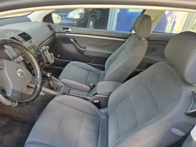 Volkswagen Golf 2004 - 3999 EUR, 160000 km - AUTO.MOTO.pt - 160000km - foto 8 de 17