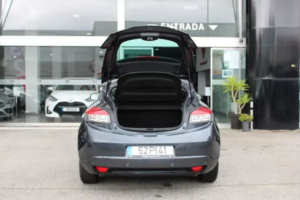 Renault Mégane Coupe 2014 - 9900 EUR, 202494 km - AUTO.MOTO.pt - 202494km - foto 16 de 23