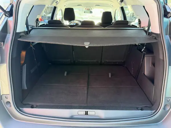 Peugeot 5008 2019 - 16500 EUR, 119000 km - AUTO.MOTO.pt - 119000km - foto 8 de 10