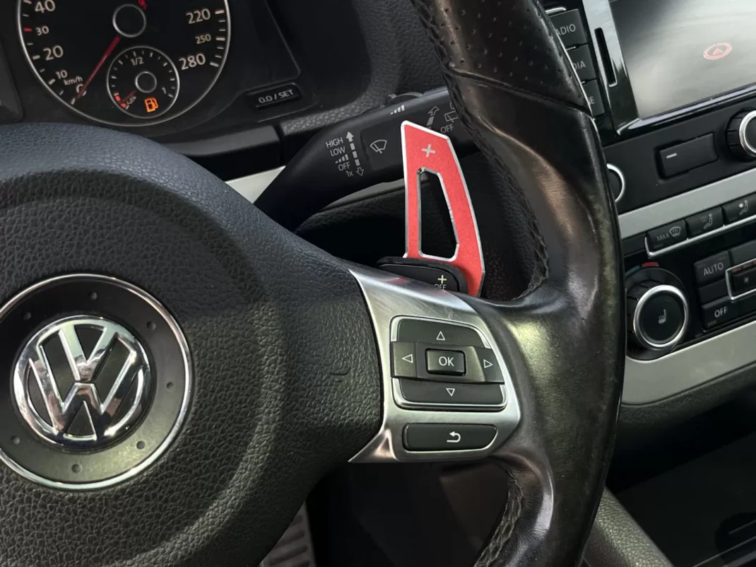 Volkswagen Scirocco 2010 - 13900 EUR, 255000 km - AUTO.MOTO.pt - 255000km - foto 13 de 16