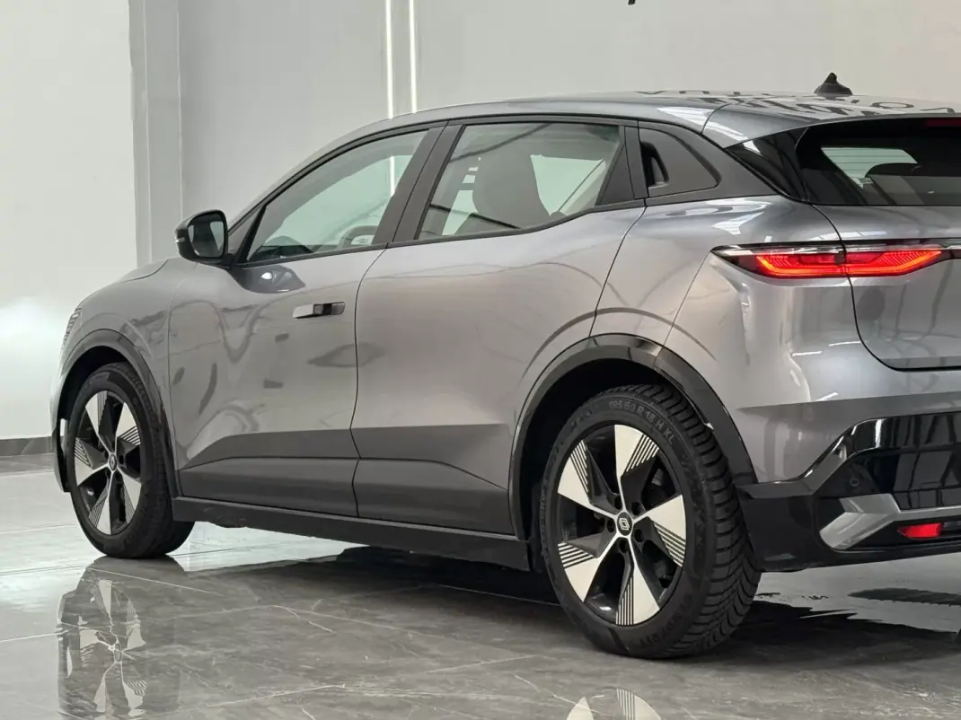 Renault Mégane E-Tech 2022 - 23890 EUR, 71000 km - AUTO.MOTO.pt - 71000km - foto 3 de 6