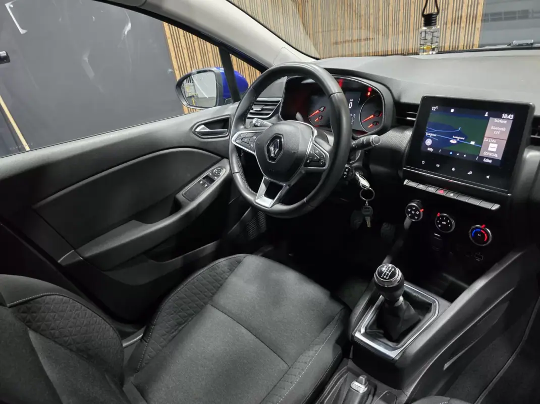 Renault Clio 2021 - 14900 EUR, 56000 km - AUTO.MOTO.pt - 56000km - foto 6 de 25