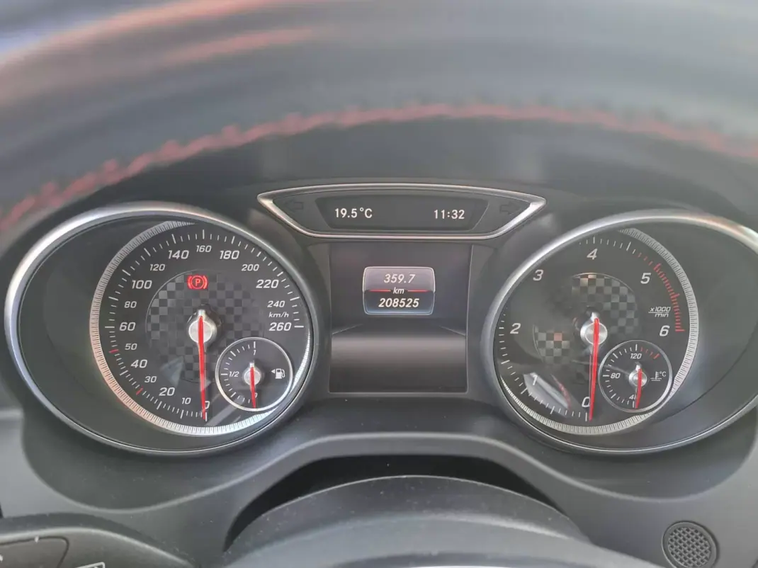Mercedes-Benz A 180 2016 - 16250 EUR, 208525 km - AUTO.MOTO.pt - 208525km - foto 27 de 42
