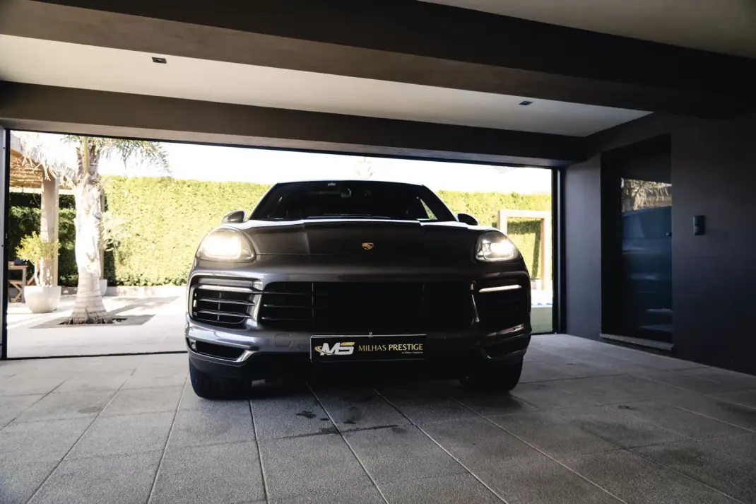 Porsche Cayenne Coupé 2019 - 62900 EUR, 253000 km - AUTO.MOTO.pt - 253000km - foto 1 de 40