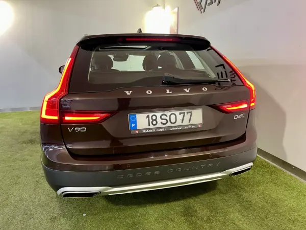 Volvo V90 Cross Country 2017 - 23500 EUR, 213000 km - AUTO.MOTO.pt - 213000km - foto 10 de 44