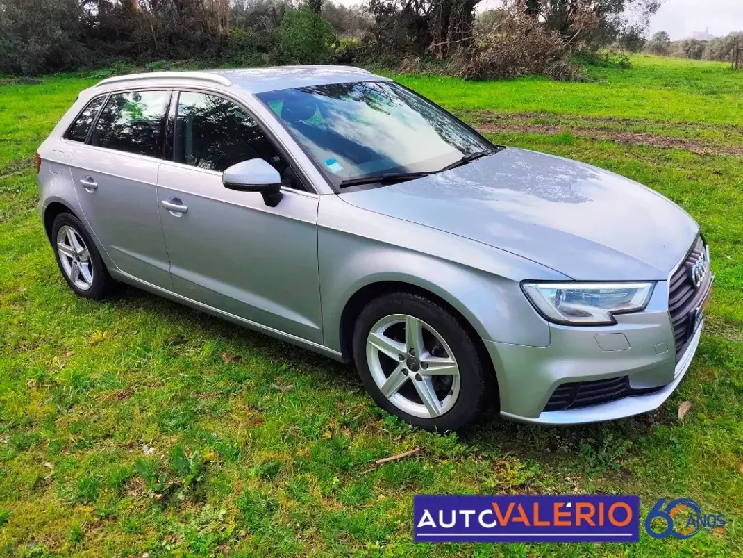 Audi A3 Sportback 2019 - 18950 EUR, 88596 km - AUTO.MOTO.pt - 88596km - foto 7 de 34