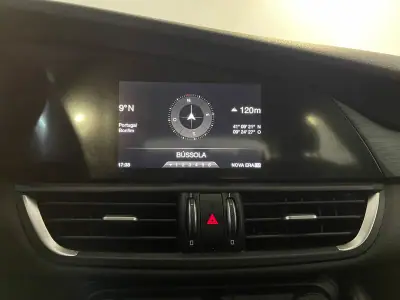 Alfa Romeo Giulia 2016 - 18500 EUR, 153000 km - AUTO.MOTO.pt - 153000km - foto 25 de 35