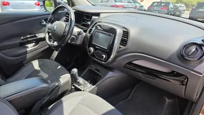 Renault Captur 2017 - 12990 EUR, 101000 km - AUTO.MOTO.pt - 101000km - foto 15 de 19
