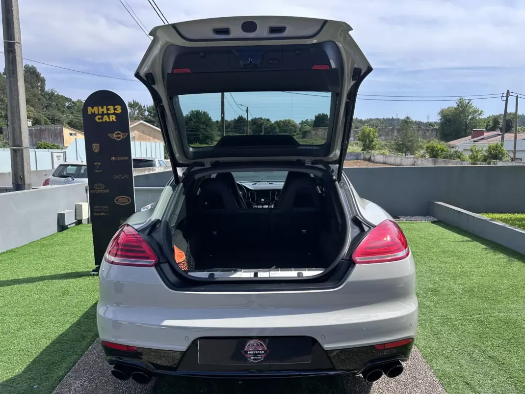 Porsche Panamera 2015 - 35000 EUR, 159000 km - AUTO.MOTO.pt - 159000km - foto 17 de 67