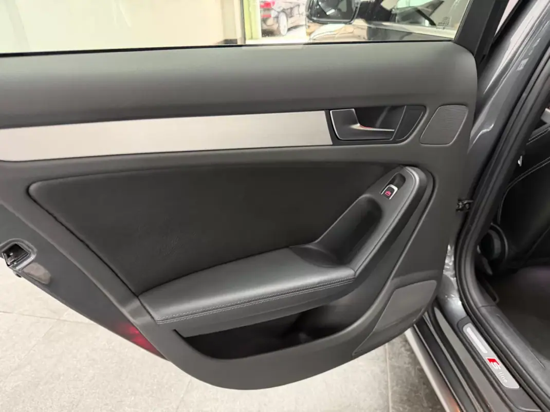 Audi A4 Avant 2015 - 17990 EUR, 191000 km - AUTO.MOTO.pt - 191000km - foto 14 de 26