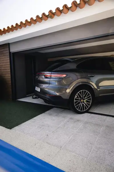 Porsche Cayenne Coupé 2019 - 62900 EUR, 253000 km - AUTO.MOTO.pt - 253000km - foto 16 de 40