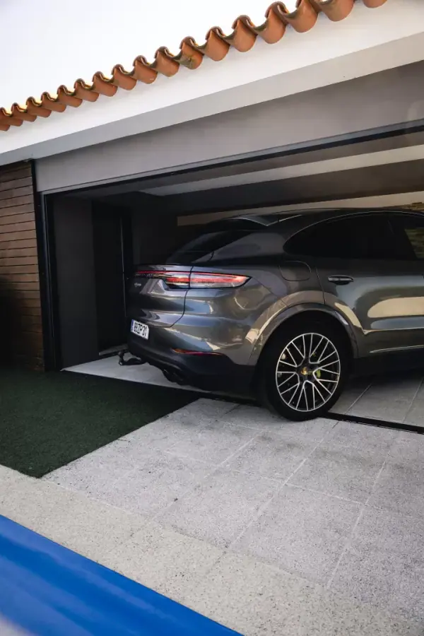 Porsche Cayenne Coupé 2019 - 62900 EUR, 253000 km - AUTO.MOTO.pt - 253000km - foto 16 de 40