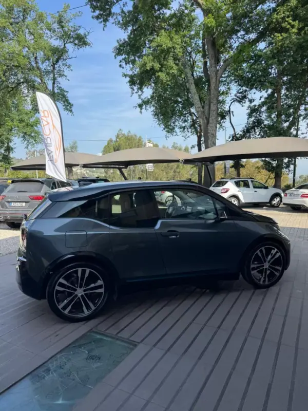 BMW i3 2020 - 21900 EUR, 128400 km - AUTO.MOTO.pt - 128400km - foto 4 de 13