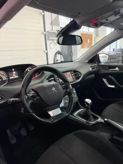 Peugeot 308 SW 2018 - 10900 EUR, 169000 km - AUTO.MOTO.pt - 169000km - foto 9 de 11