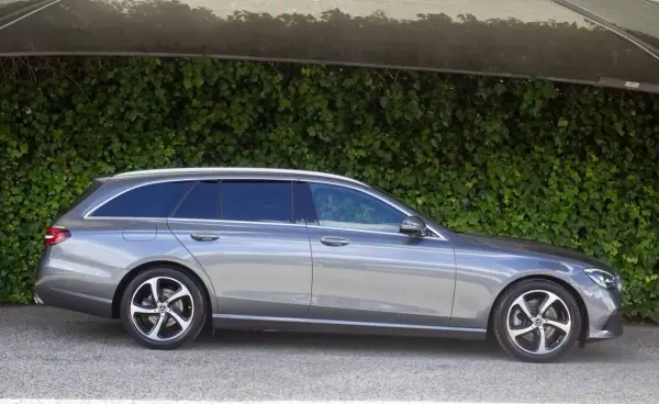 Mercedes-Benz E 220 2020 - 33500 EUR, 104000 km - AUTO.MOTO.pt - 104000km - foto 6 de 19