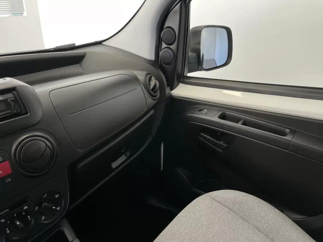 Fiat FIORINO 1.3 M-JET C/AC 2020 - 12500 EUR, 133060 km - AUTO.MOTO.pt - 133060km - foto 9 de 12