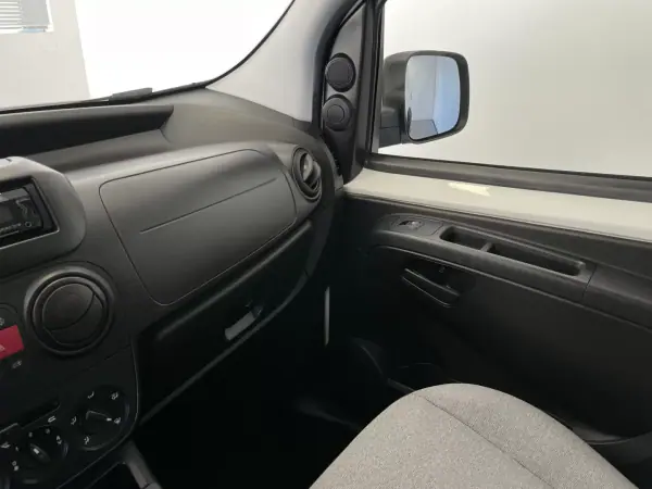 Fiat FIORINO 1.3 M-JET C/AC 2020 - 11900 EUR, 133060 km - AUTO.MOTO.pt - 133060km - foto 9 de 12