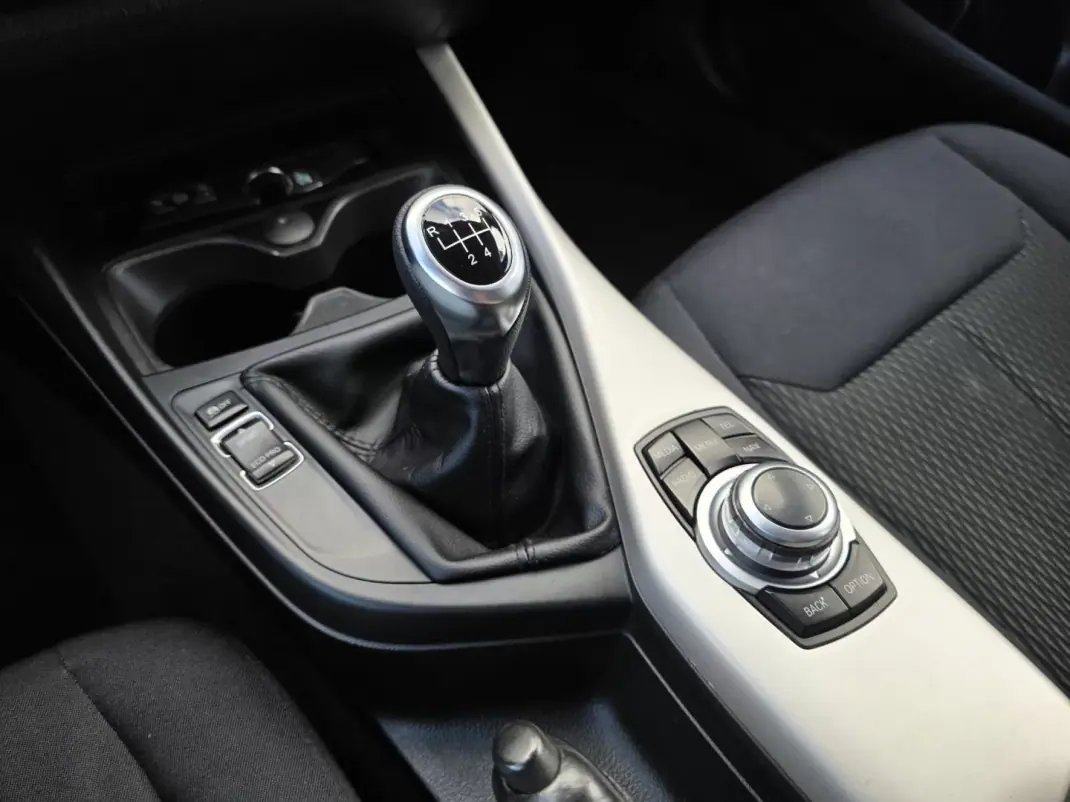 BMW 116 2014 - 11990 EUR, 180000 km - AUTO.MOTO.pt - 180000km - foto 26 de 32