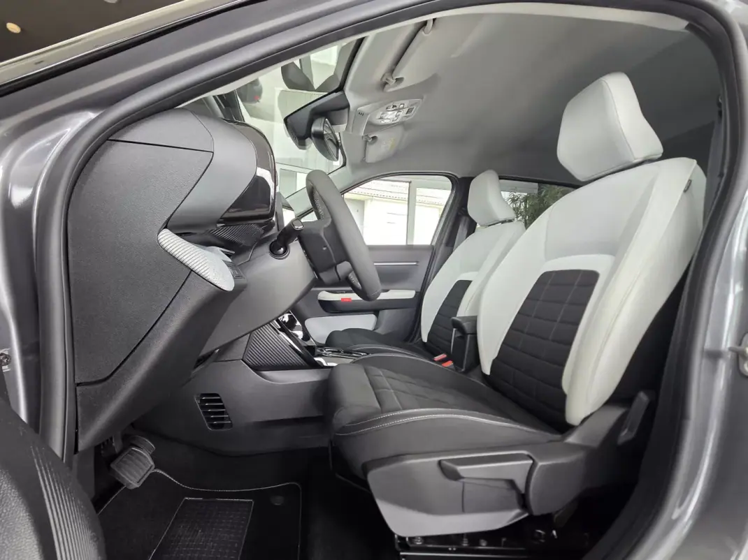 Citroën e-C3 2025 - 20499 EUR, 7487 km - AUTO.MOTO.pt - 7487km - foto 10 de 32