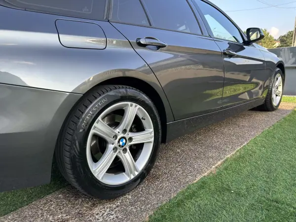 BMW 318 2014 - 12900 EUR, 178000 km - AUTO.MOTO.pt - 178000km - foto 23 de 65