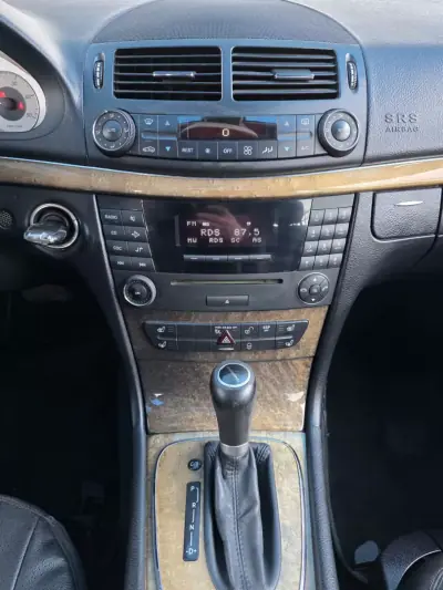 Mercedes-Benz E 220 2007 - 8990 EUR, 330000 km - AUTO.MOTO.pt - 330000km - foto 14 de 15